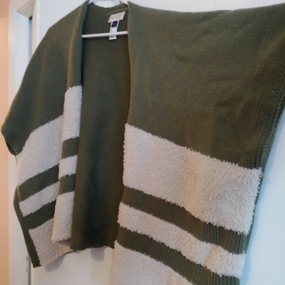 Poncho. Universal thread. Never been worn. OSFM - Picture 1 of 3